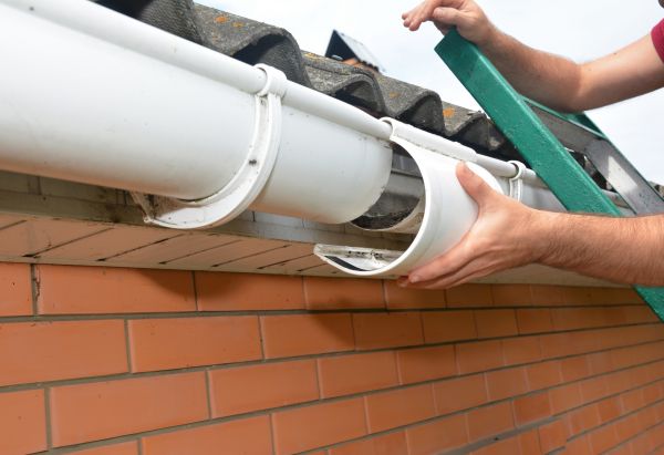 Gutter Maintenance in Conroe