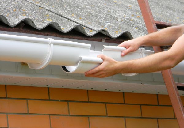 Gutter Hanging in Conroe